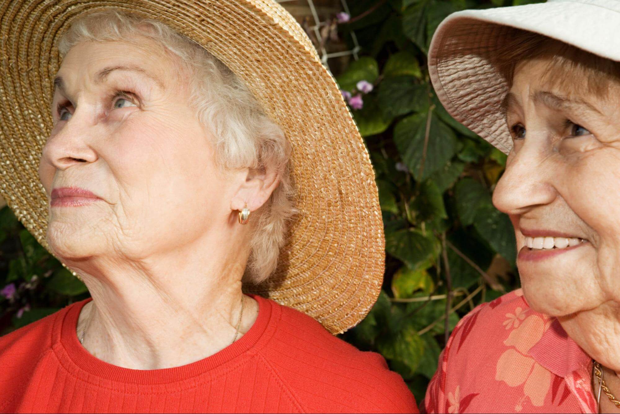 women watching the eclipse without solar eclipse glasses